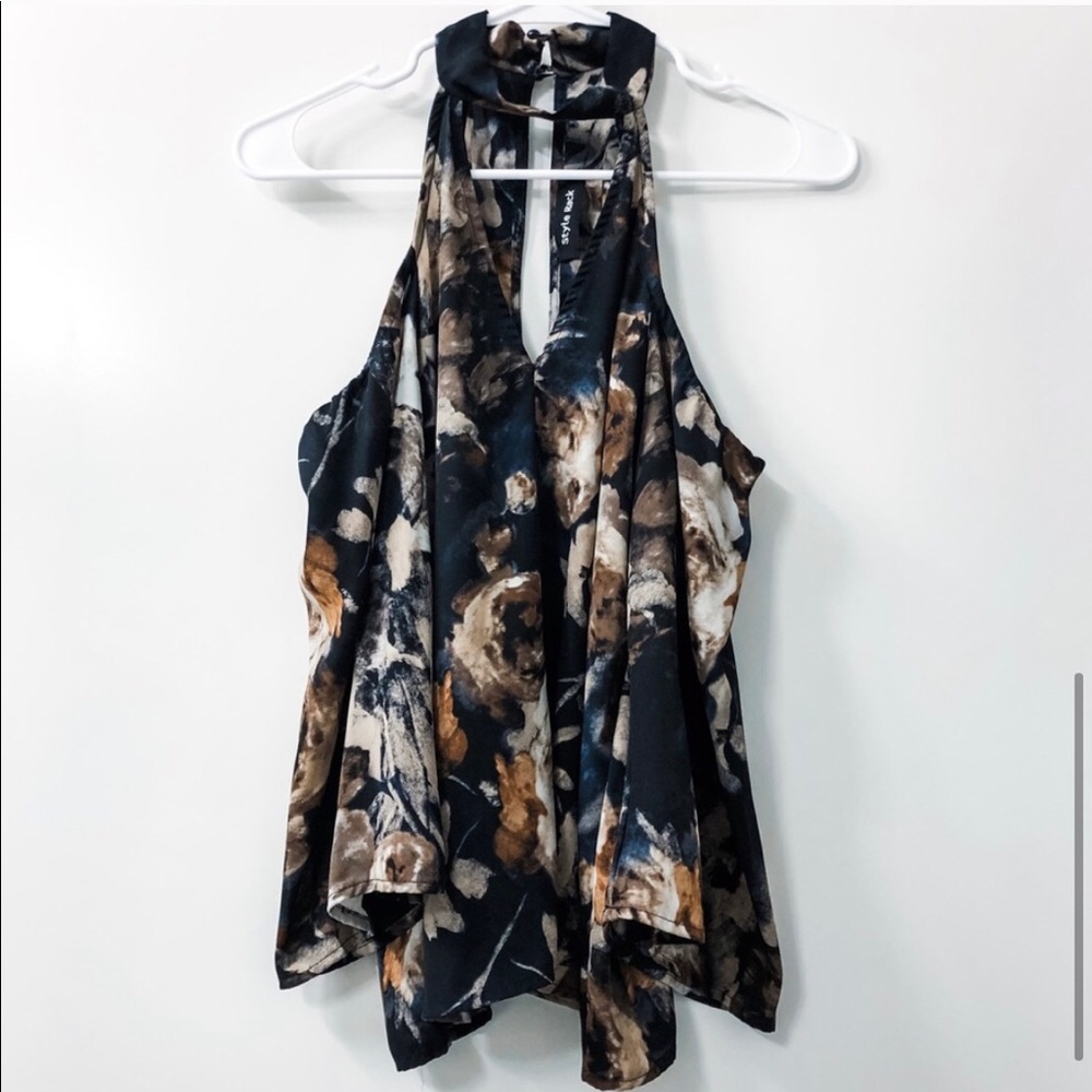 Style Rack cold shoulder top medium - Picture 5 of 7